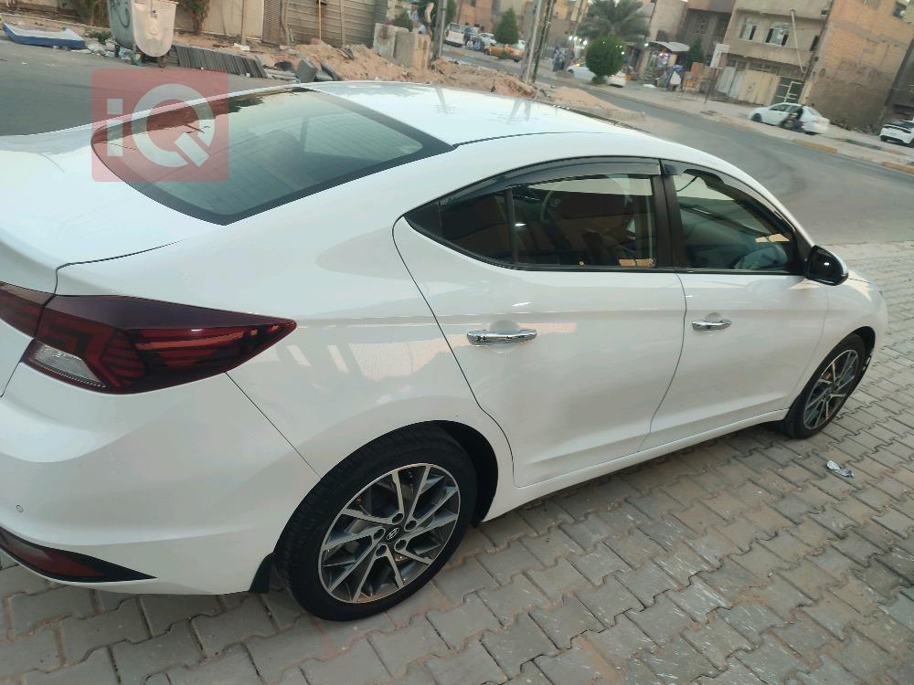 هیوندای ئەلەنترا